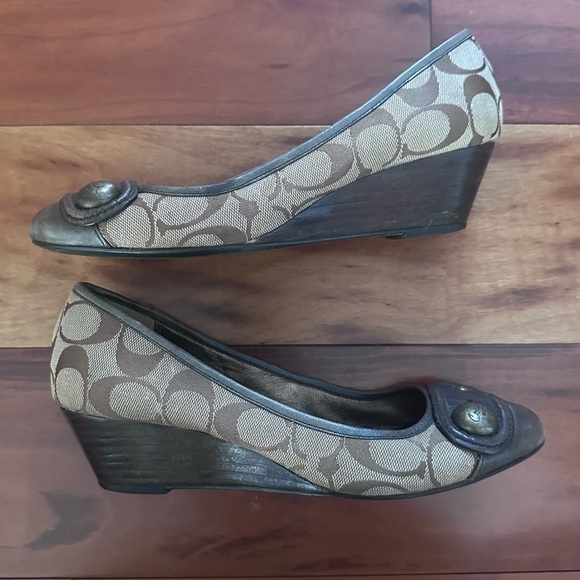 Coach Signature Wedge - Picture 3 of 8